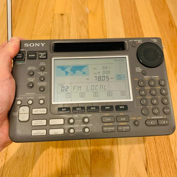 Sony ICF-SW55 World Band and Short Wave Receiver Radio - Picture 10 of 13